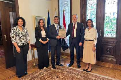 Посланик Деян Катрачев проведе среща с група млади парламентаристи в българското посолство в Кайро